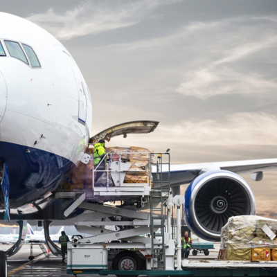 ¿Cuándo se utiliza el transporte aéreo?