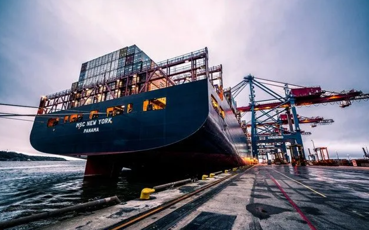 Qui réclamer une marchandise perdue dans le transport maritime