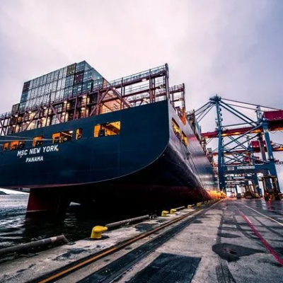 Qui réclamer une marchandise perdue dans le transport maritime