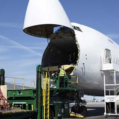 VENTAJAS E INCONVENIENTES DEL TRANSPORTE AÉREO