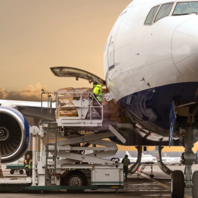 Cómo reducir los costes del transporte aéreo sin comprometer la rapidez y la calidad