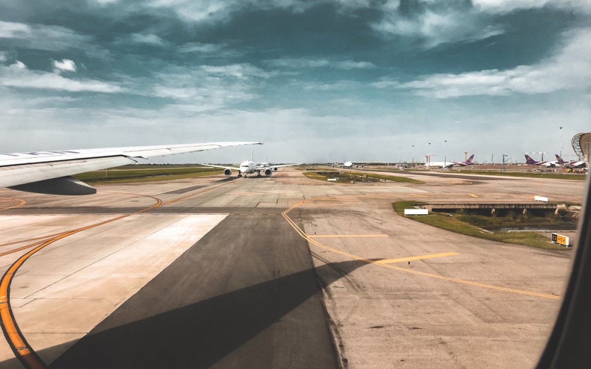 Envío aéreo de Barcelona, España a Bogotá, Colombia / Inspección perruna