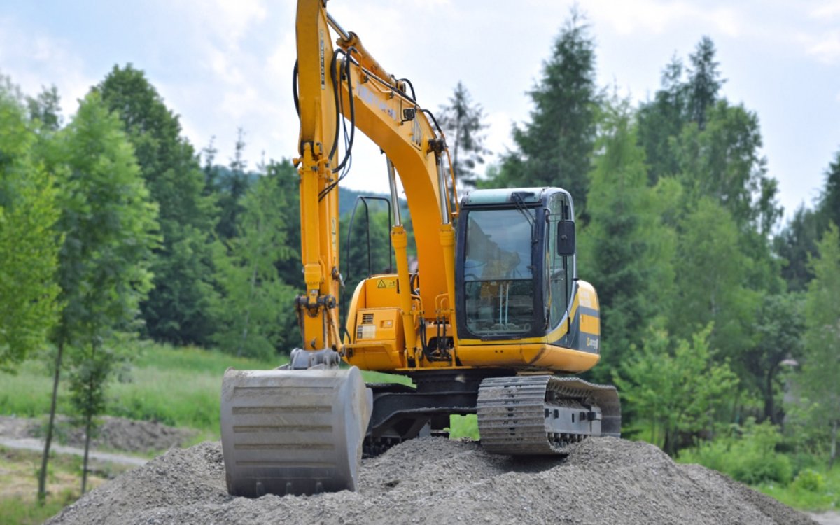 Envío de una excavadora Komatsu desde Koper, Eslovenia a Aqaba, Jordania: